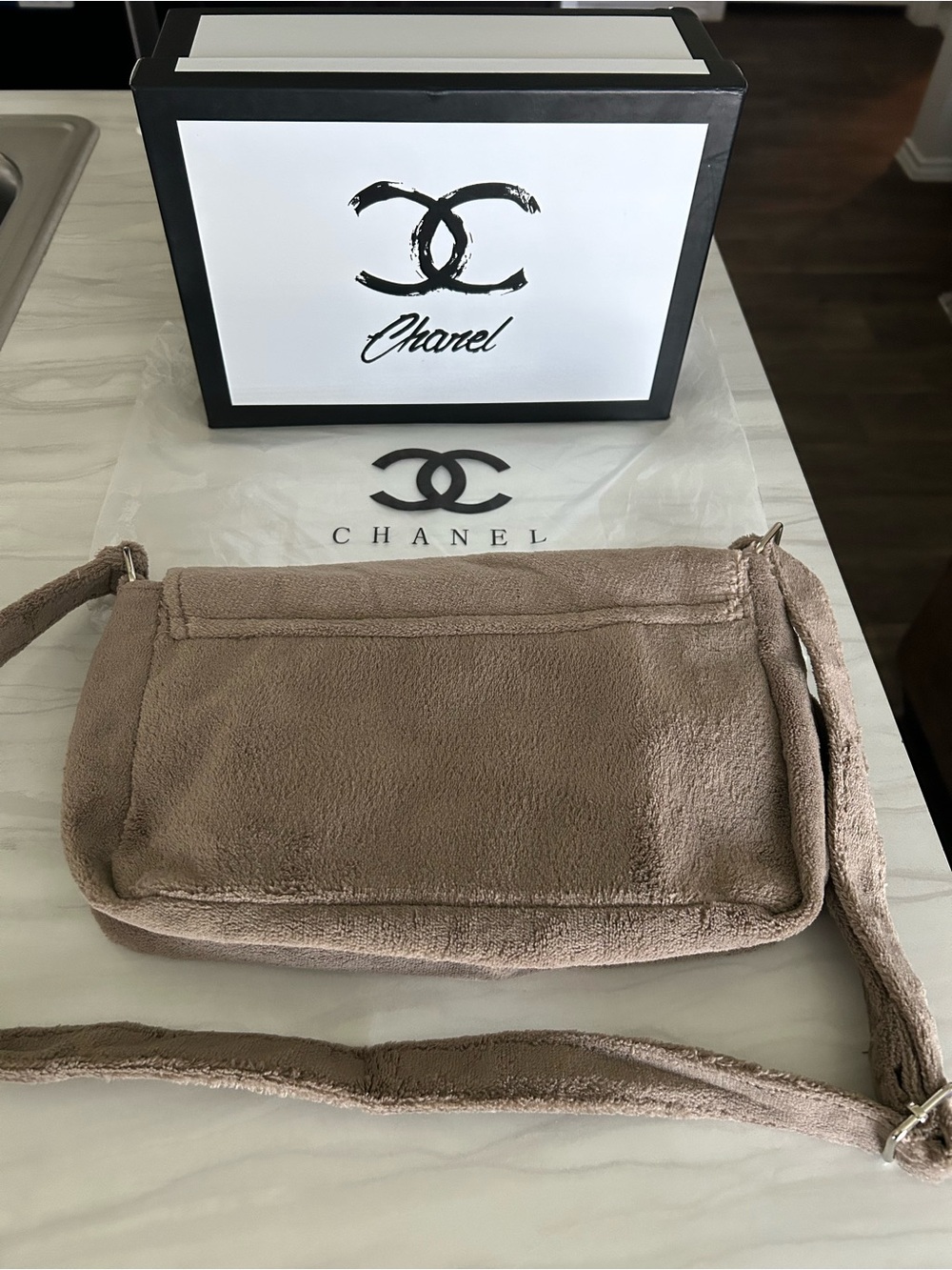 Chanel Women Bags Taupe Shoulder Bag with White CC Logo VIP GWP - Picture 2 of 10